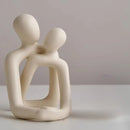 Pareja amorosa en resina | Escultura moderna para el hogar