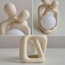Pareja amorosa en resina | Escultura moderna para el hogar